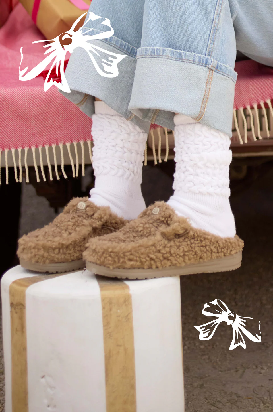 251101_Heydude_Global_Holiday_GiftGuide_Onsite_WhatsUp_Cozy online